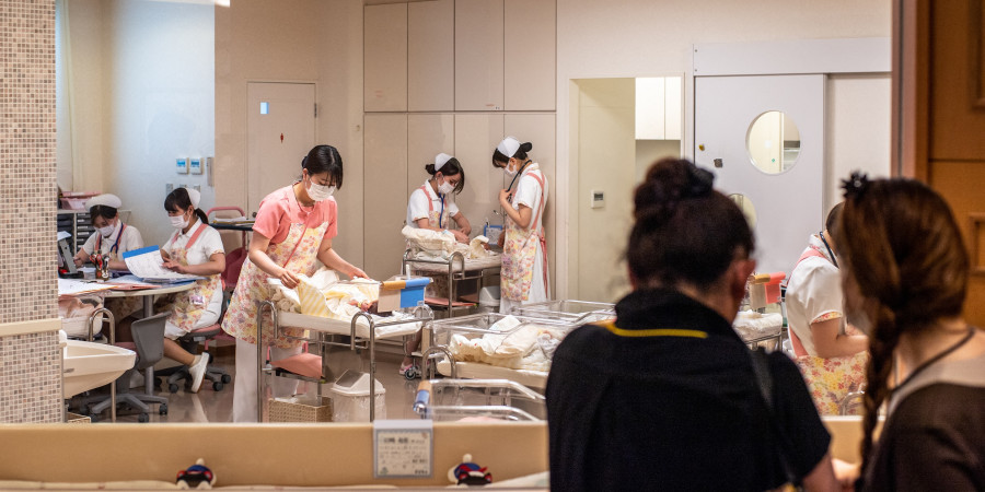 Le service de néonatologie de l’hôpital Jikei, l’unique établissement proposant des boîtes à bébés au Japon.