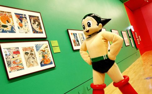 Une mascotte d’Astro Boy dans un musée, un parmi les nombreux dessins animés à inspirer la mode.