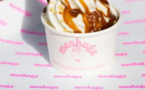 La crème glacée soft serve de chez Meshuga. 