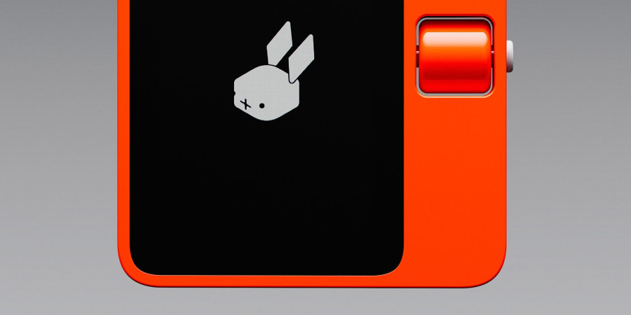 Le boitier intelligent de la société Rabbit, présenté au CES 2024.