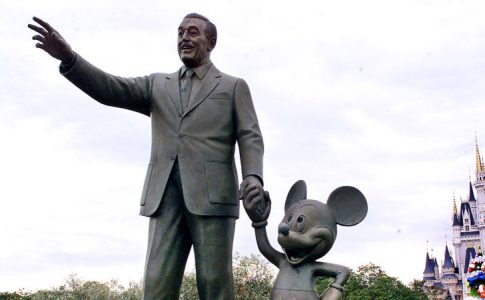 Les statues de Walt Disney et Mickey dans le domaine public actuellement.