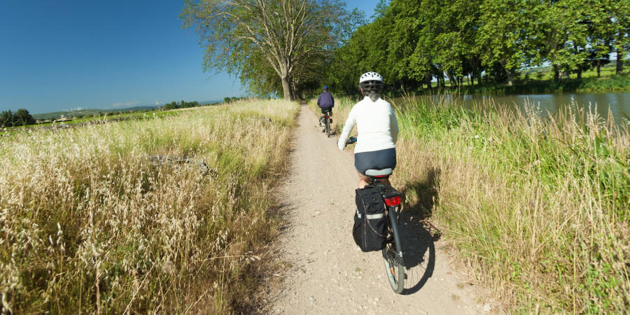 Il est important de bien vérifier ses équipements avant de partir pour une randonnée à vélo en pleine nature.