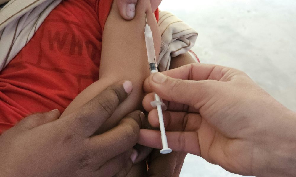 Le vaccin anti-diphtérie s’administre dès l’âge de 2 mois chez les tout-petits.