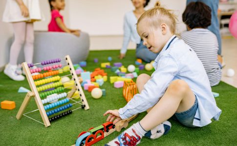 Un centre d’accueil pour jeunes enfants en France.