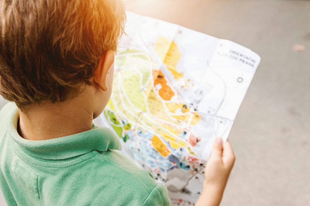 Les petits garçons présenteraient une meilleure précision de l’orientation que les filles.