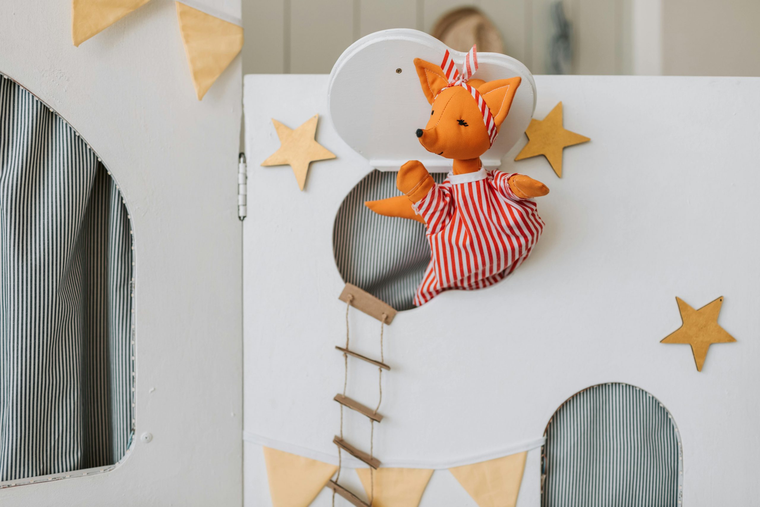 Des marionnettes pour relativiser l’usage des écrans dans « Maman… je m’ennuie » 