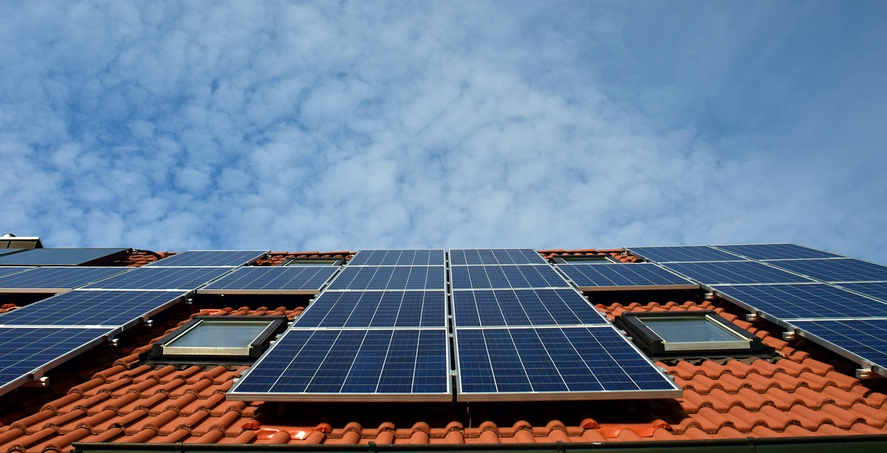 La location de panneau solaire : une solution pour les familles pour réduire les factures d’électricité 