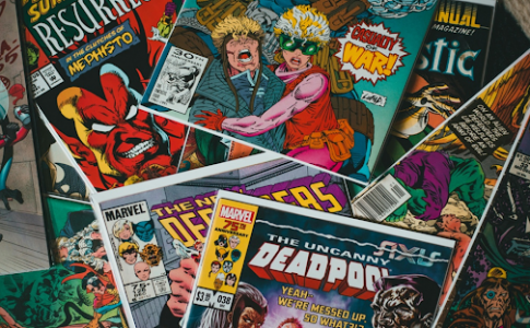 Plusieurs livres de bande dessinée.
