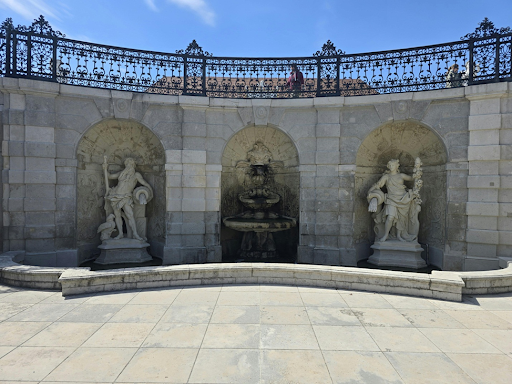 Statue de pierre.