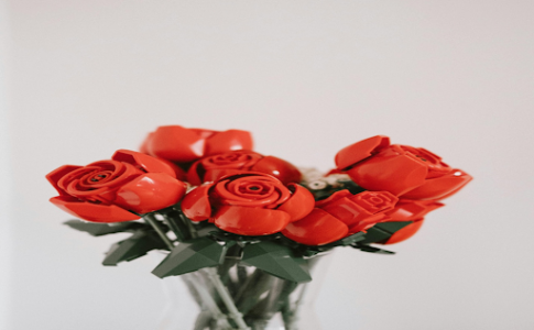 Une rose en Lego.