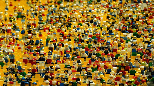 Une légion de personnages Lego.
