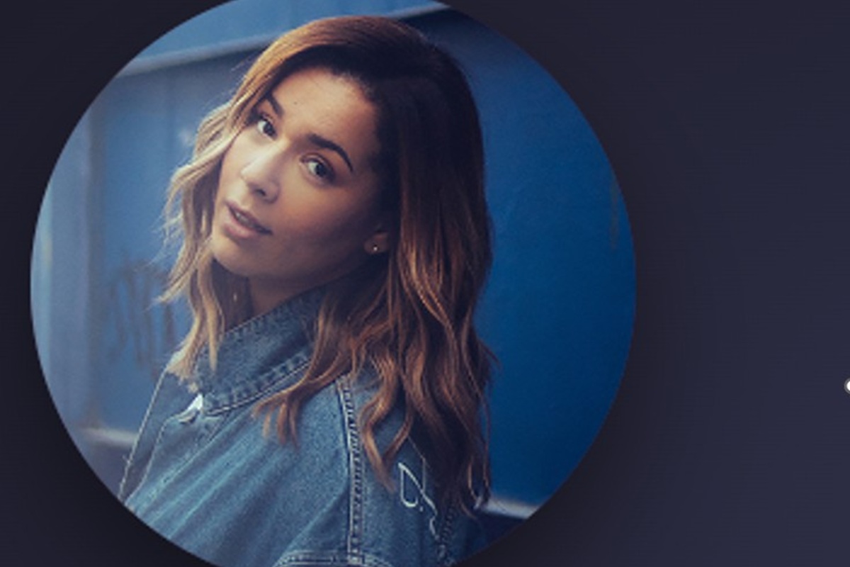 Chimene Badi sur Playup