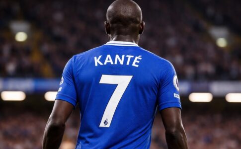 Joueur avec le maillot de N’Golo Kanté
