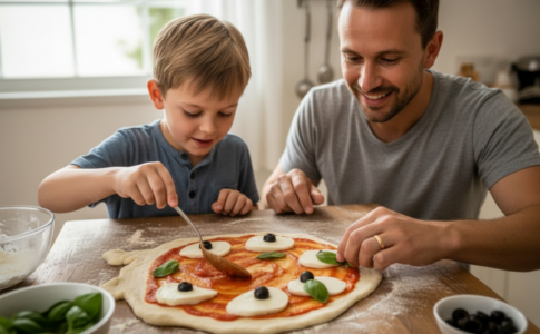 un père et son fils qui préparent une pizza fantôme