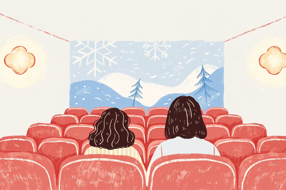 Illustration d'un enfant dans une petite salle chaleureuse, accompagné d'un adulte évoquant Premières Bobines